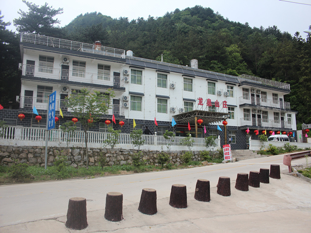 罗田薄刀峰龙泉山庄
