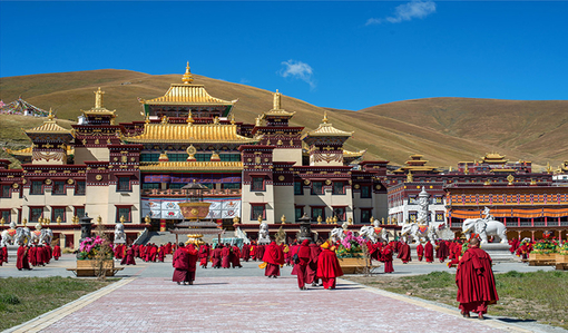 包车环线之旅丹巴甲居藏寨亚青寺德格印经院巴格玛尼墙色达五明佛学院