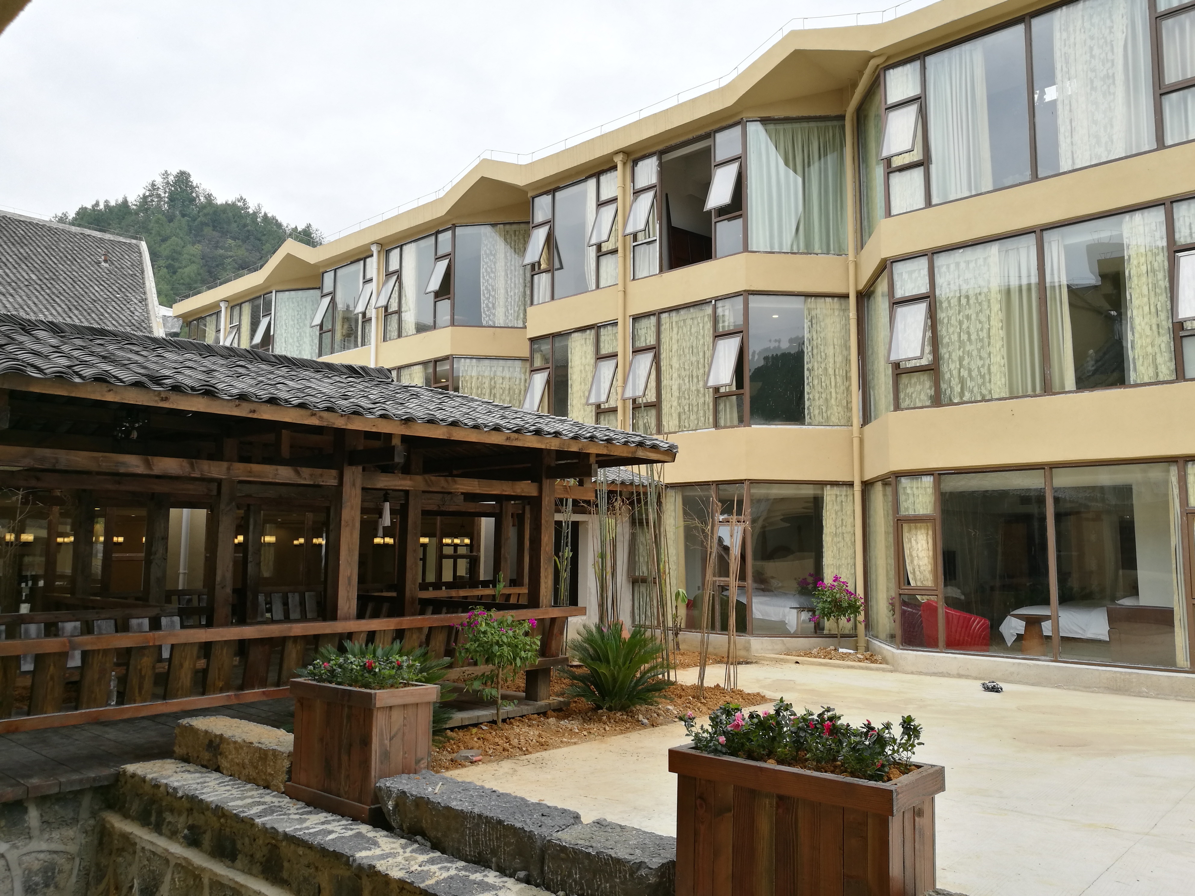 贵州遵义十二背后清溪峡山庄2天1晚多房型可选游船漂流