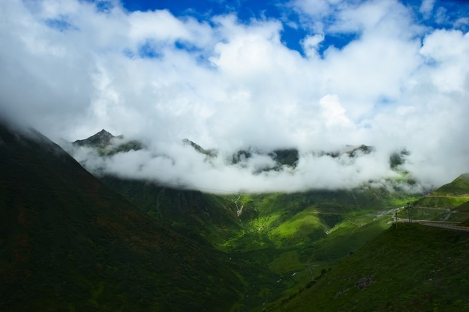 四姑娘山_姑娘山在哪里的位置_姑娘山歌曲原唱