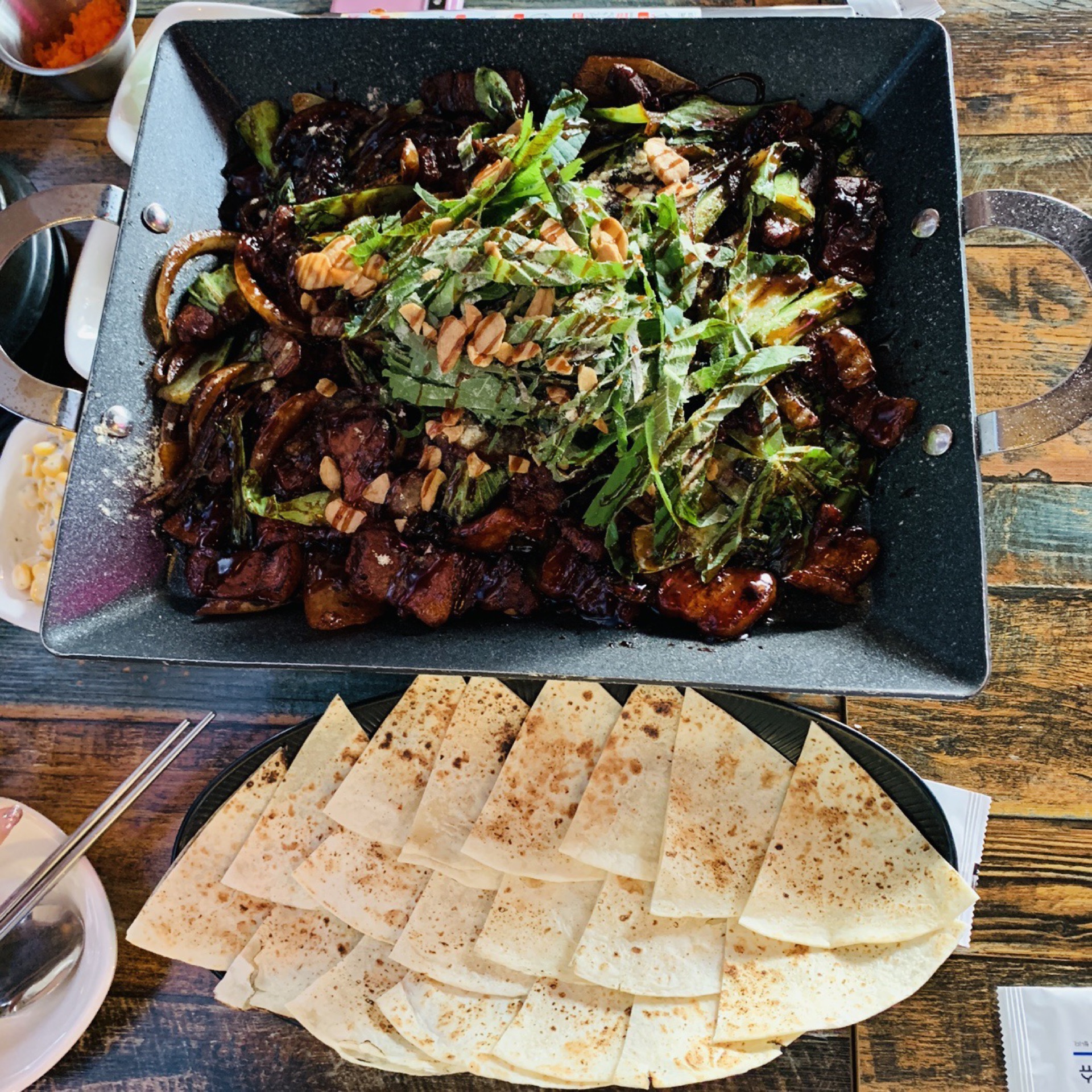 龙仁市美食-Apgujeong Bonggu Beer