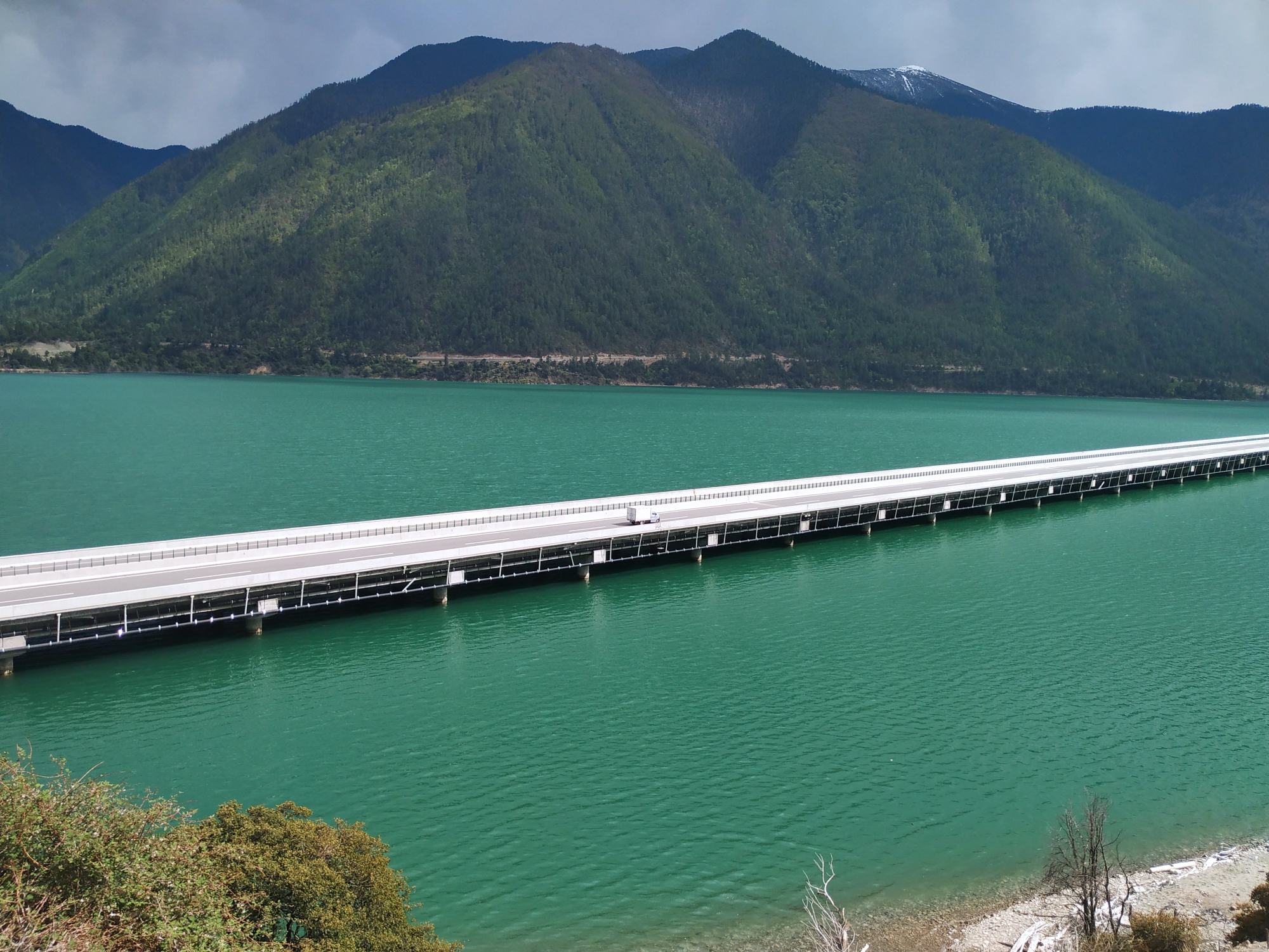 林芝到更张乡尼洋曲河的美景