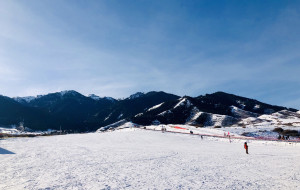 新疆娛樂-烏魯木齊藍天滑雪場