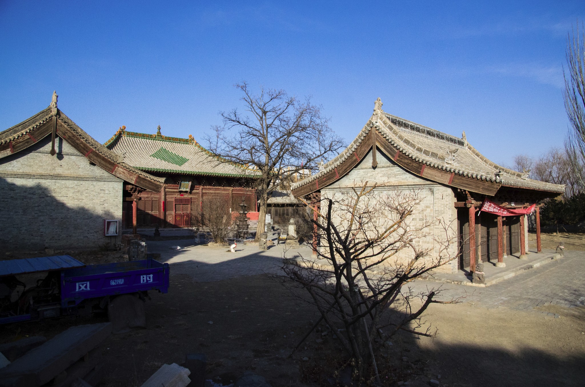 00-18:00 (1月1日-12月31日 週一-週日)雲林寺又名雲林禪寺,俗稱西寺