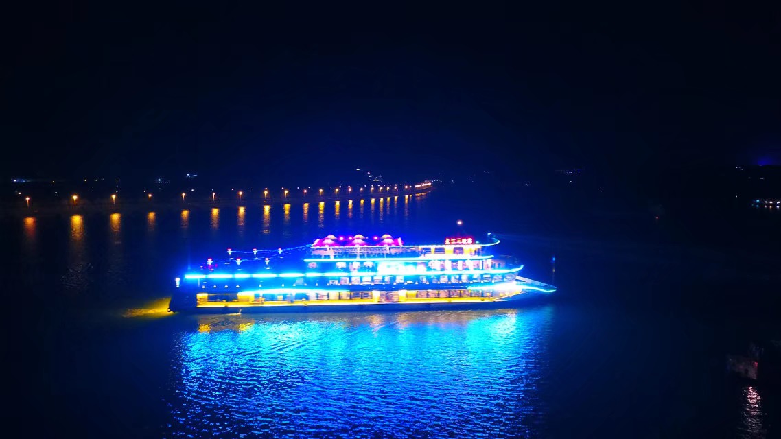 夜游长江宜昌交运夜游船票乘三峡游轮赏宜昌夜景过葛洲坝船闸
