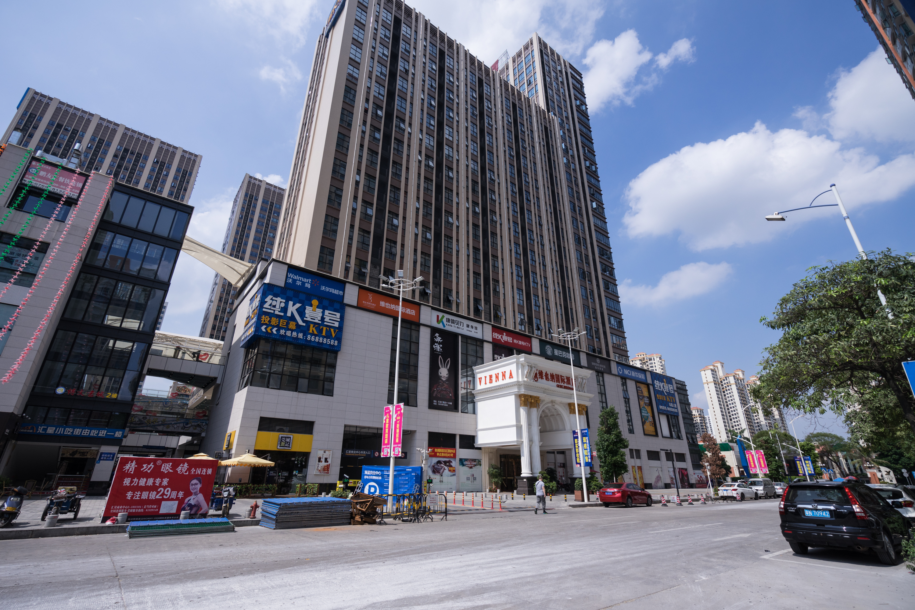 维也纳国际酒店(东莞石龙汇星商业中心店)