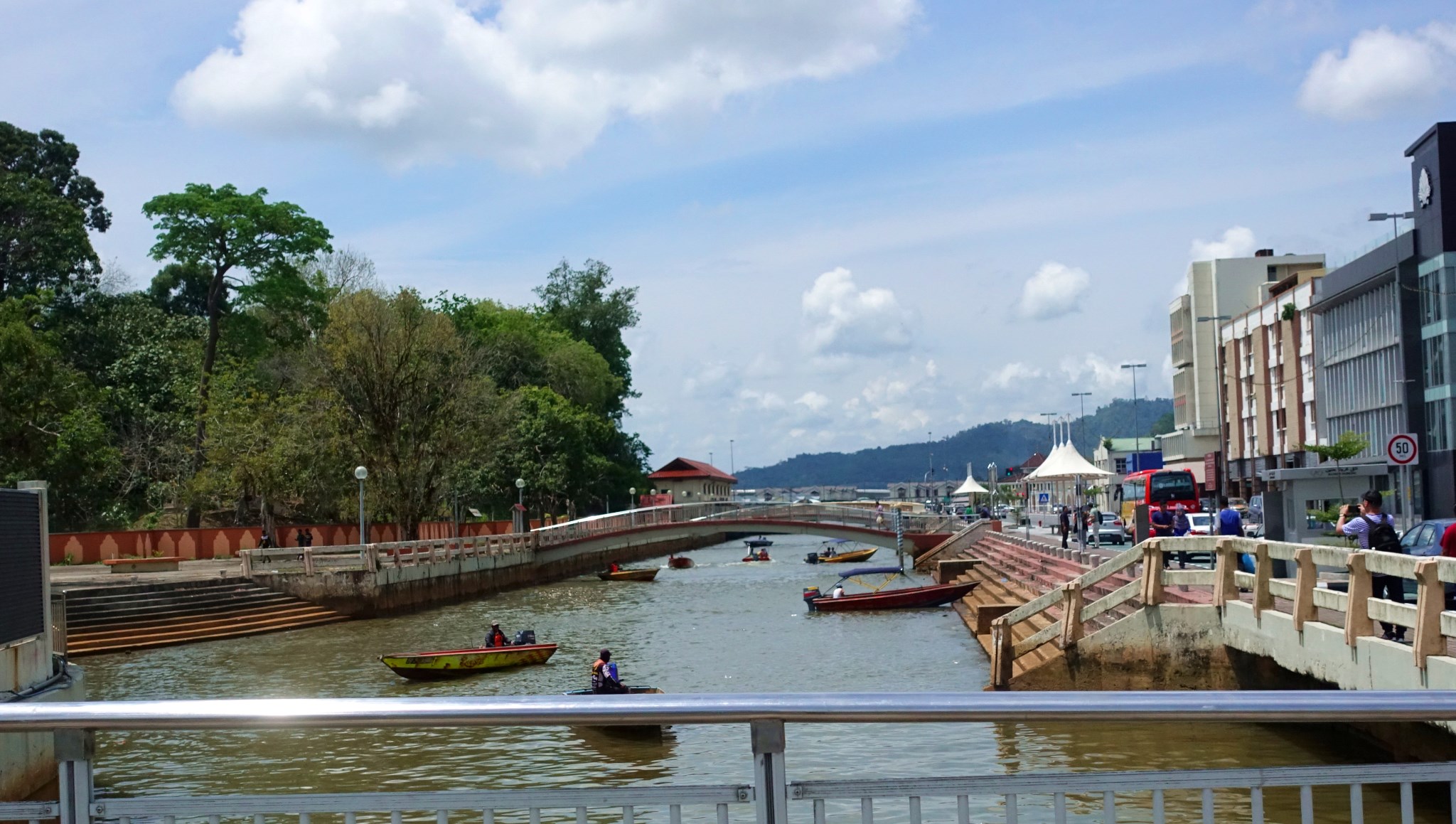 斯里巴加湾市旅游图片