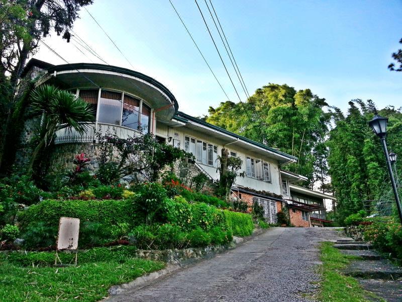 山顶别墅旅馆和餐馆 Mountain Lodge and Restaurant