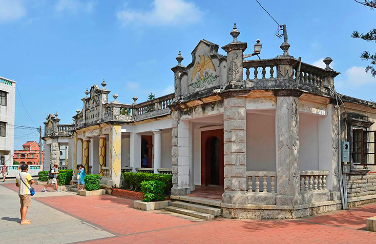 金门岛总面积为148平方公里,人口近5万,东望台湾,西对厦门,明代曾筑城