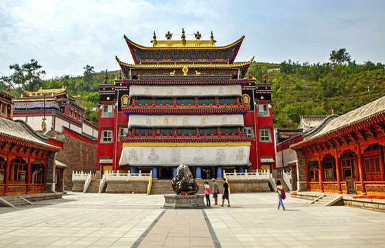 抵達目的地佛教格魯派六大叢林寺院的【塔爾寺】(門票已含,不含講解費