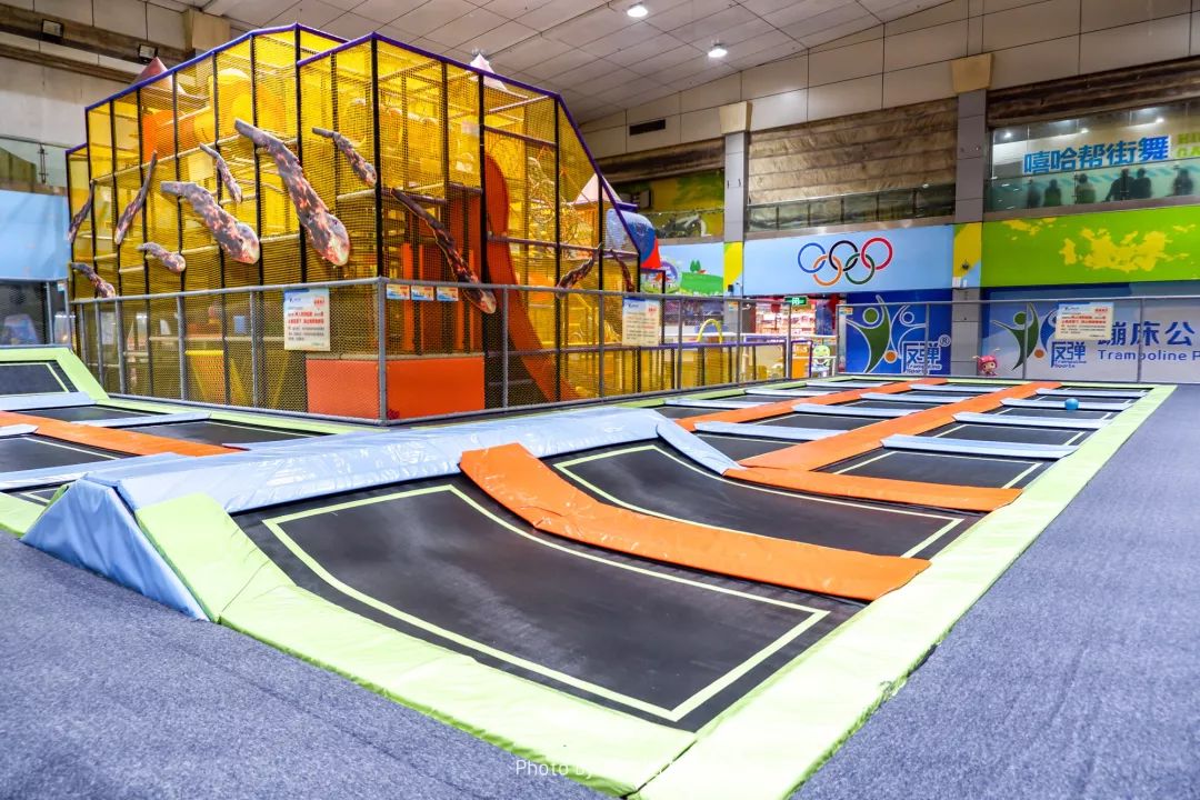 反弹蹦床公园