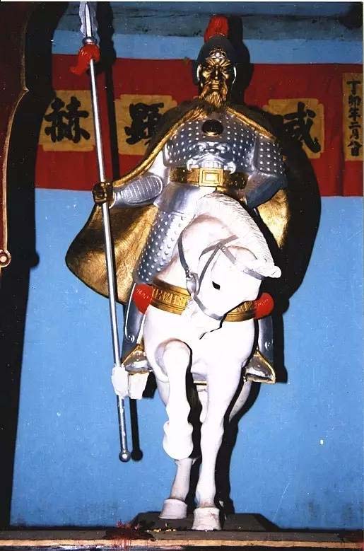 三朵神,恩溥三多,为玉龙雪山的化身,纳西族保护神,战神,被南诏第六代