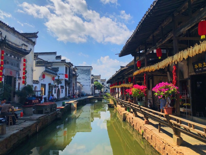 徽州古村怎么选 20 wKgEaV2UnbyASFteABUGsW6hXV435