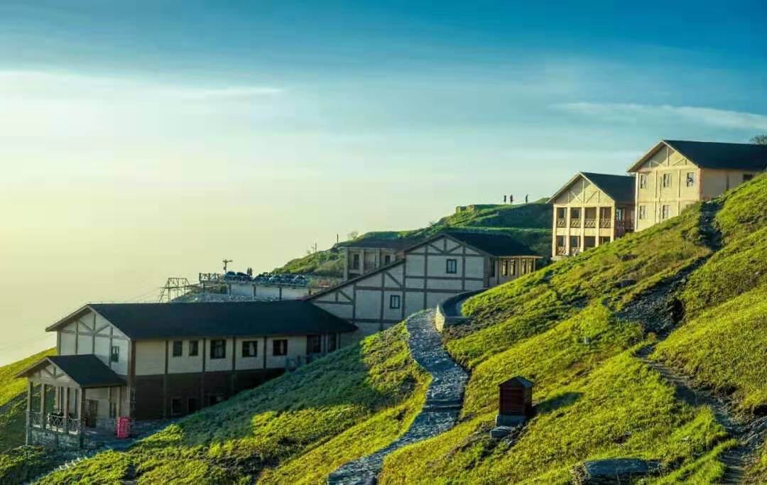 金顶帐篷门票索道武功山金顶驿站住宿1晚山顶上的房间离武功山金顶碑