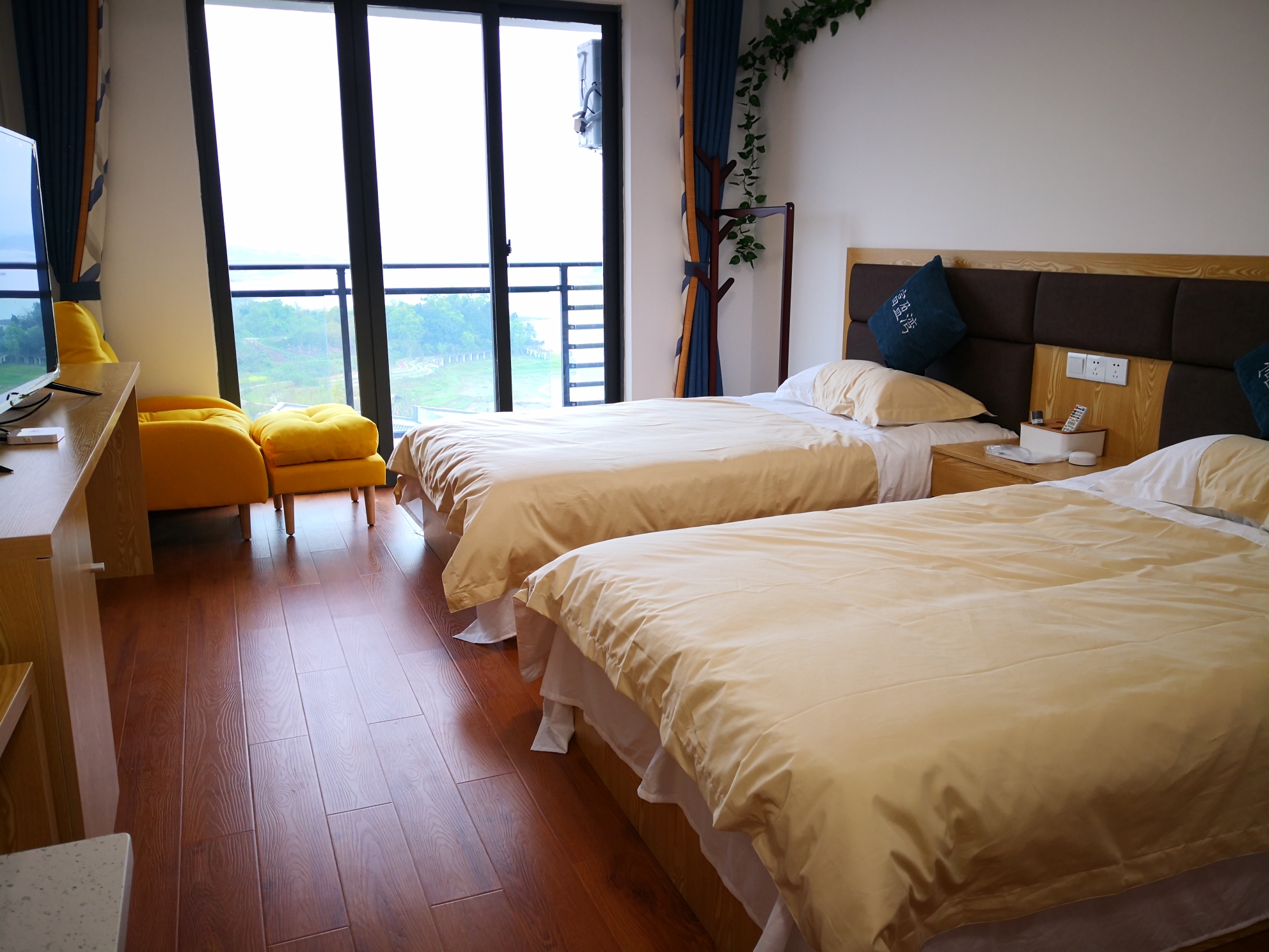 小住长寿湖富盈弯民宿