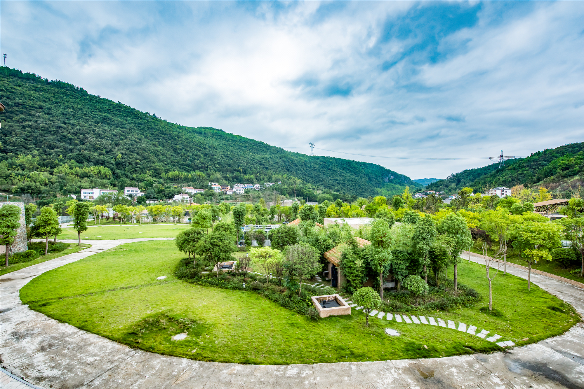 湖北荆州松滋曲尺河温泉度假邨酒店1晚住宿套餐含双人温泉门票双人