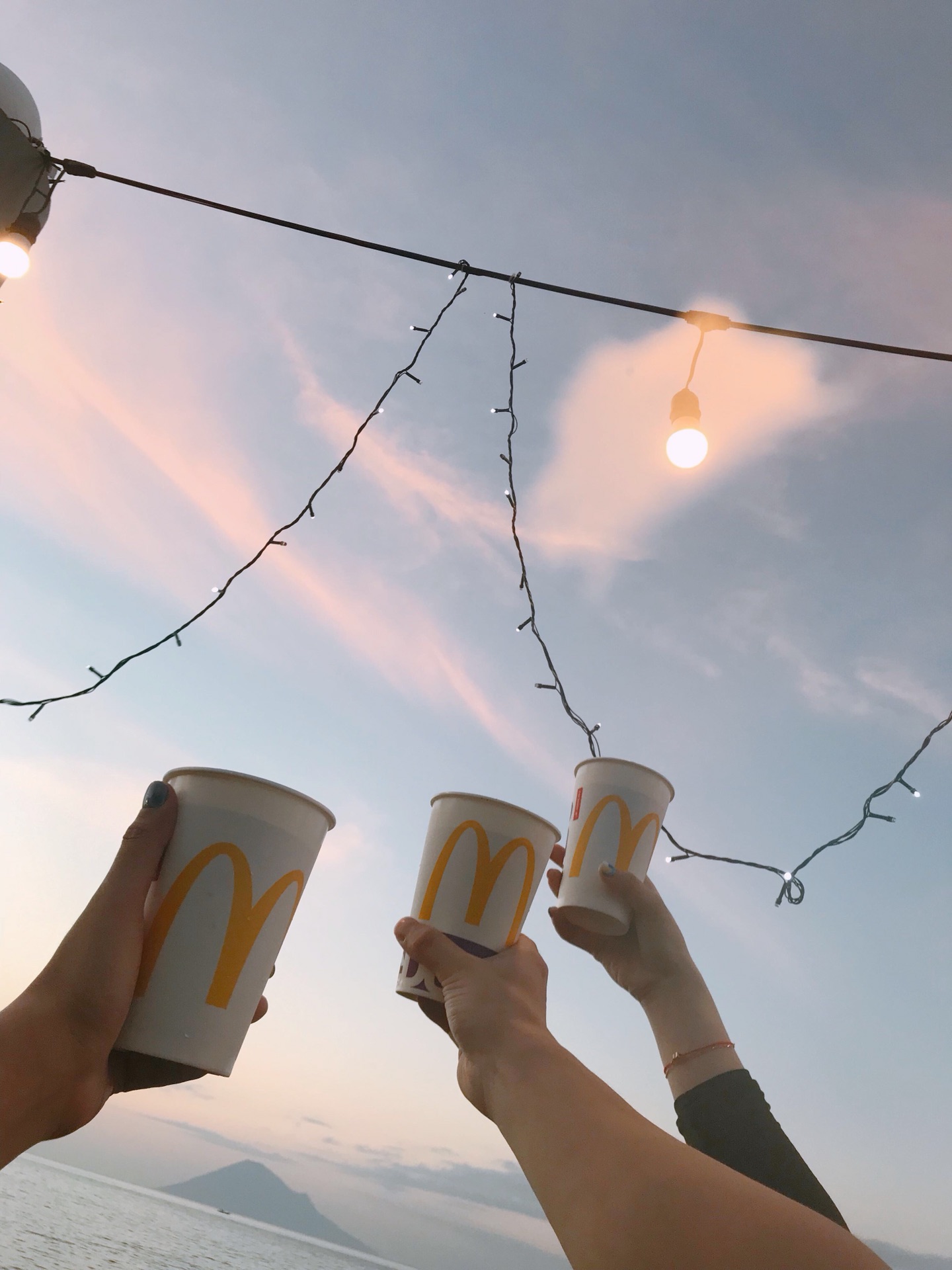 diveinmanadoagain飞机度假太阳色色剪刀手