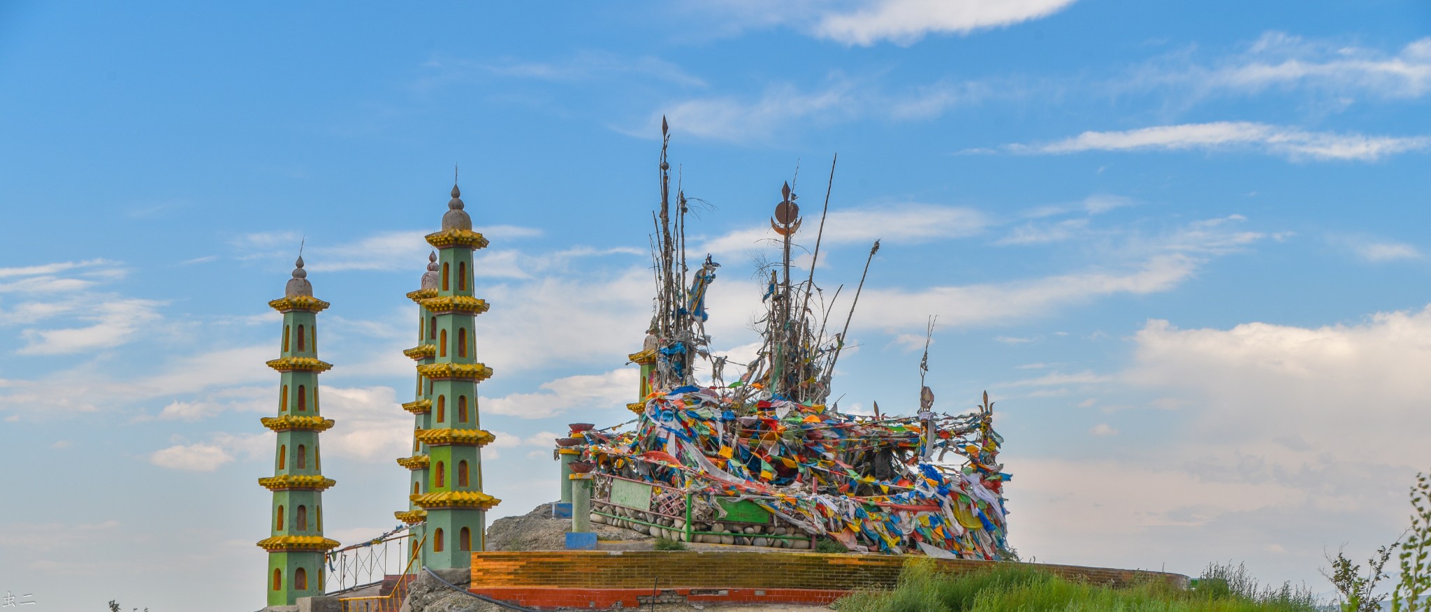 精河平安敖包 东归广场 精河敖包东归纪念塔 精.