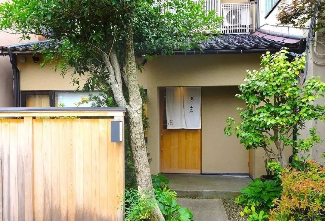 jr金泽站,住宿处寄存行李12:30 小泉 天妇罗 午餐14:00  加贺友禅馆