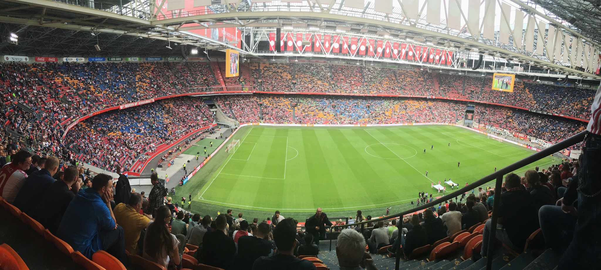 在阿姆斯特丹球场看一场阿贾克斯比赛