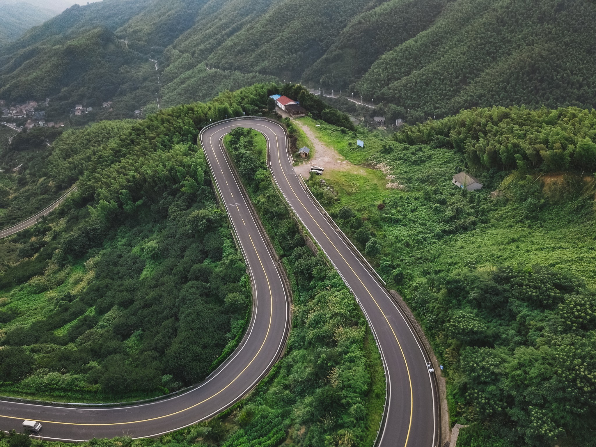 航拍宁波最美盘山公路当一回四明山车神