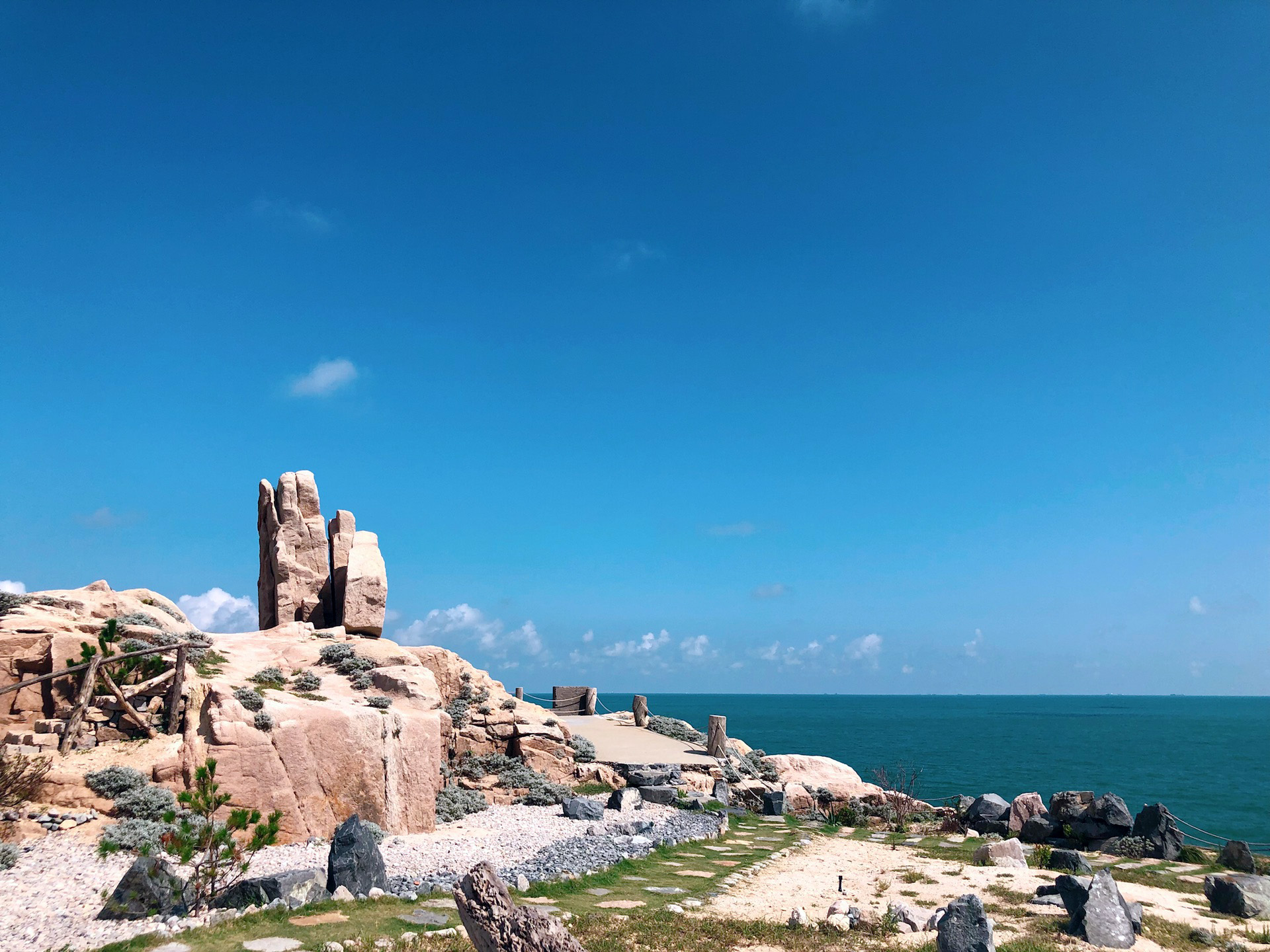 花鸟岛佛手石. by 小呀麼小叮当