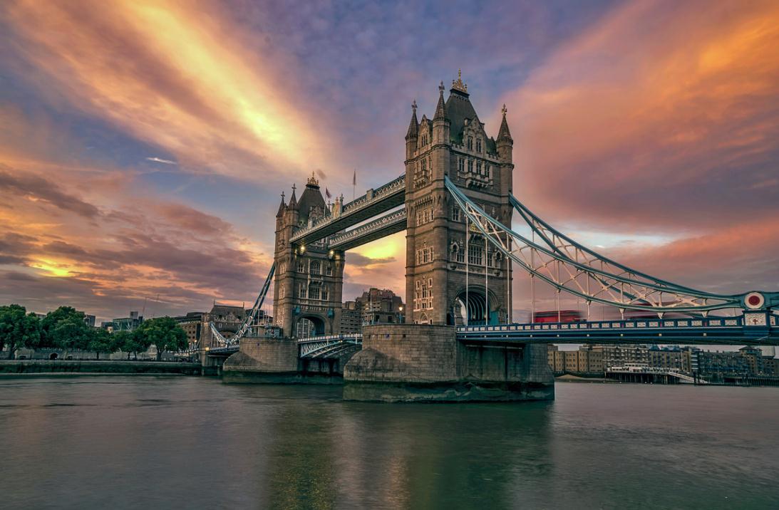 位于英格兰东南部,是世界上最重要的金融,贸易中心之一,也是名胜古迹