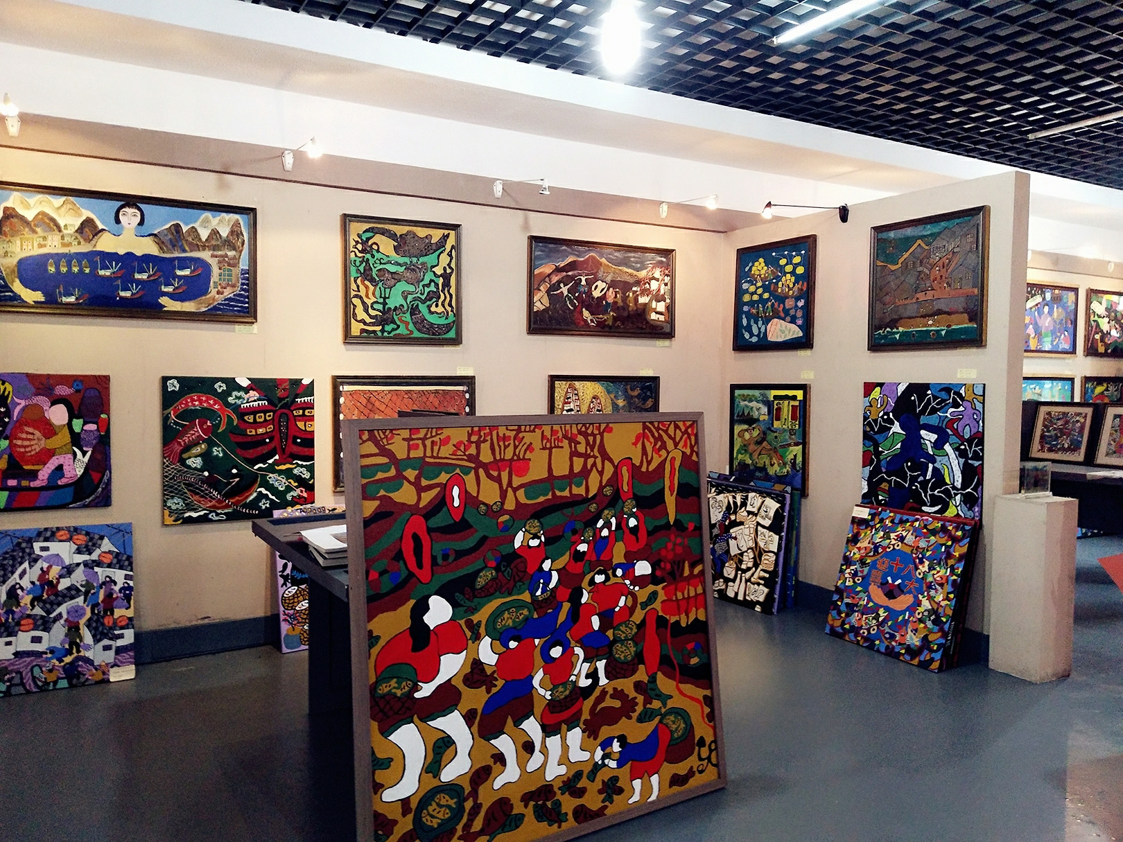 东极渔民画展厅东极岛有两座网红灯塔,另一座是位于东福山岛的东海第