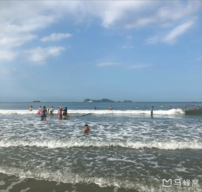 请问六个人去惠州双月湾附近玩住哪比较实惠方便