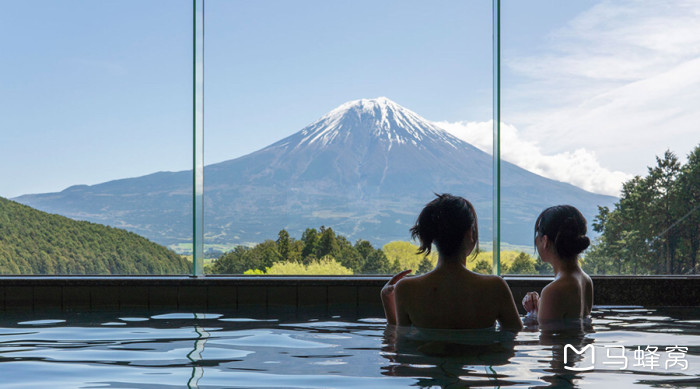 请问箱根能看到清晰富士山并且能泡温泉的酒店能推荐吗去过的
