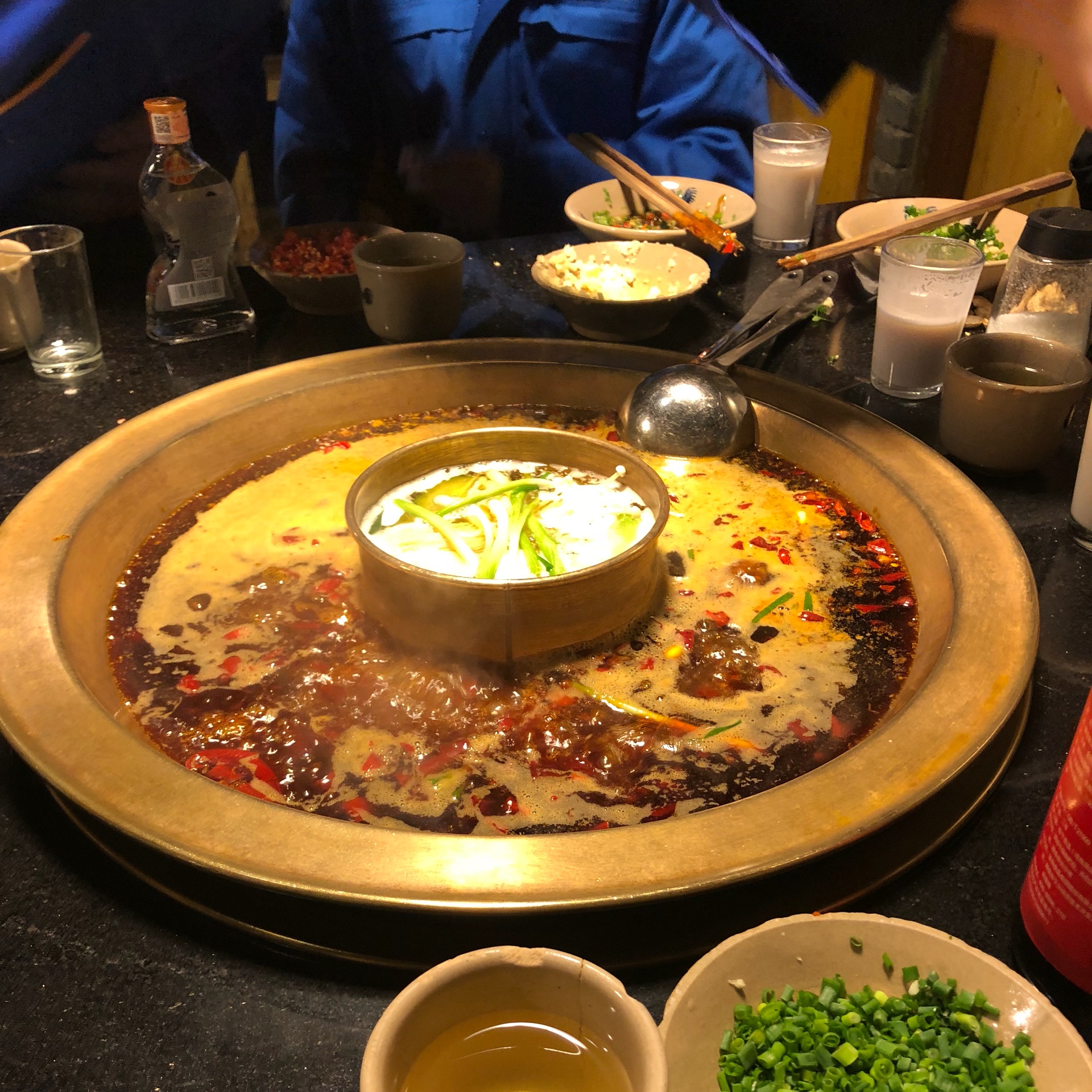 巴人治灶串串香火锅(连界店)