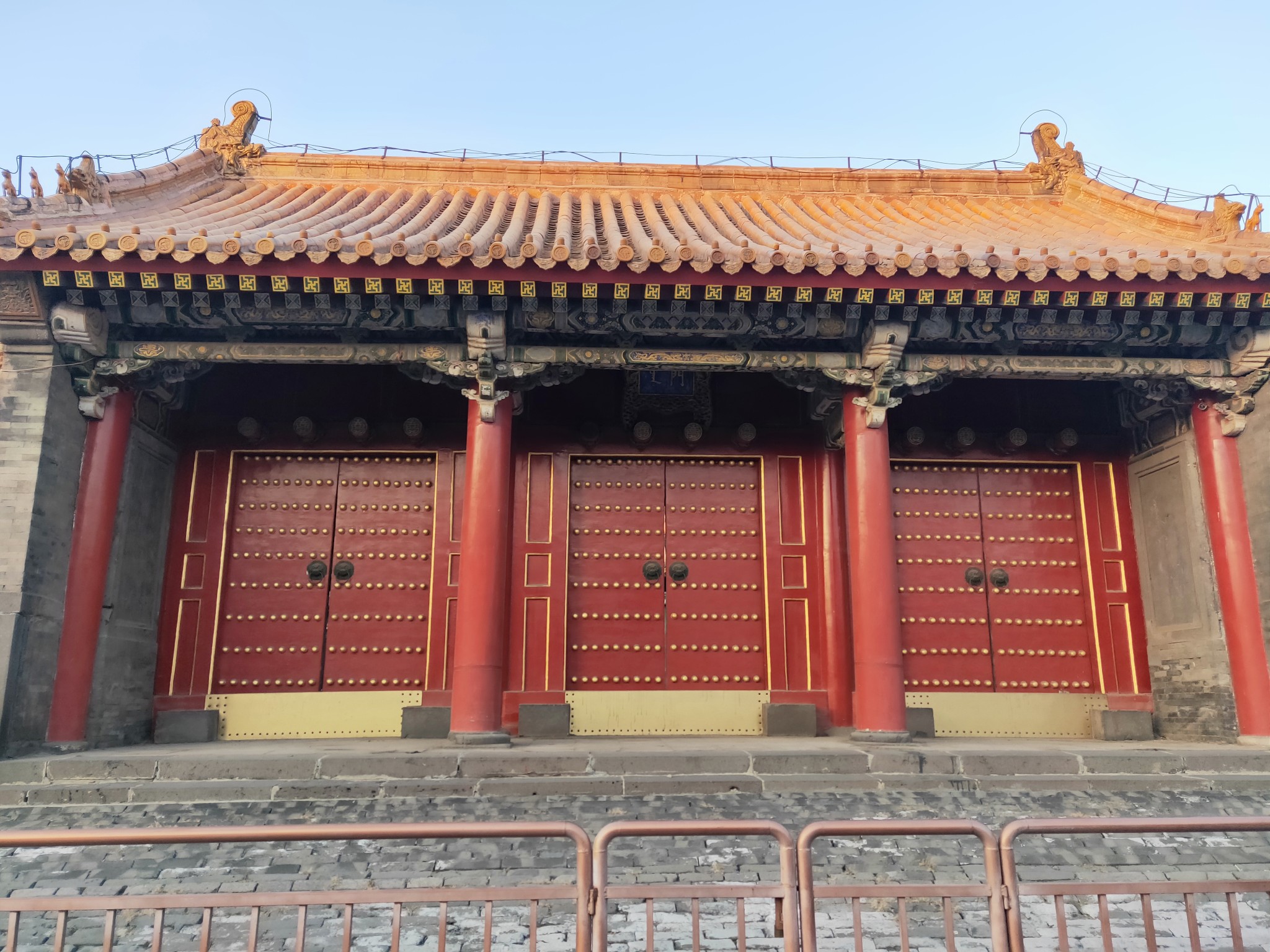 沈阳 自由行攻略                      因为沈阳故宫的太庙,却是全黄