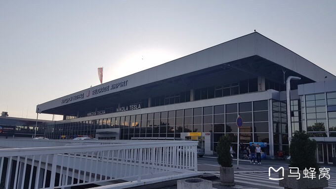 塞尔维亚贝尔格莱德机场有大巴可以到莫斯塔尔吗?可以网上购票吗?