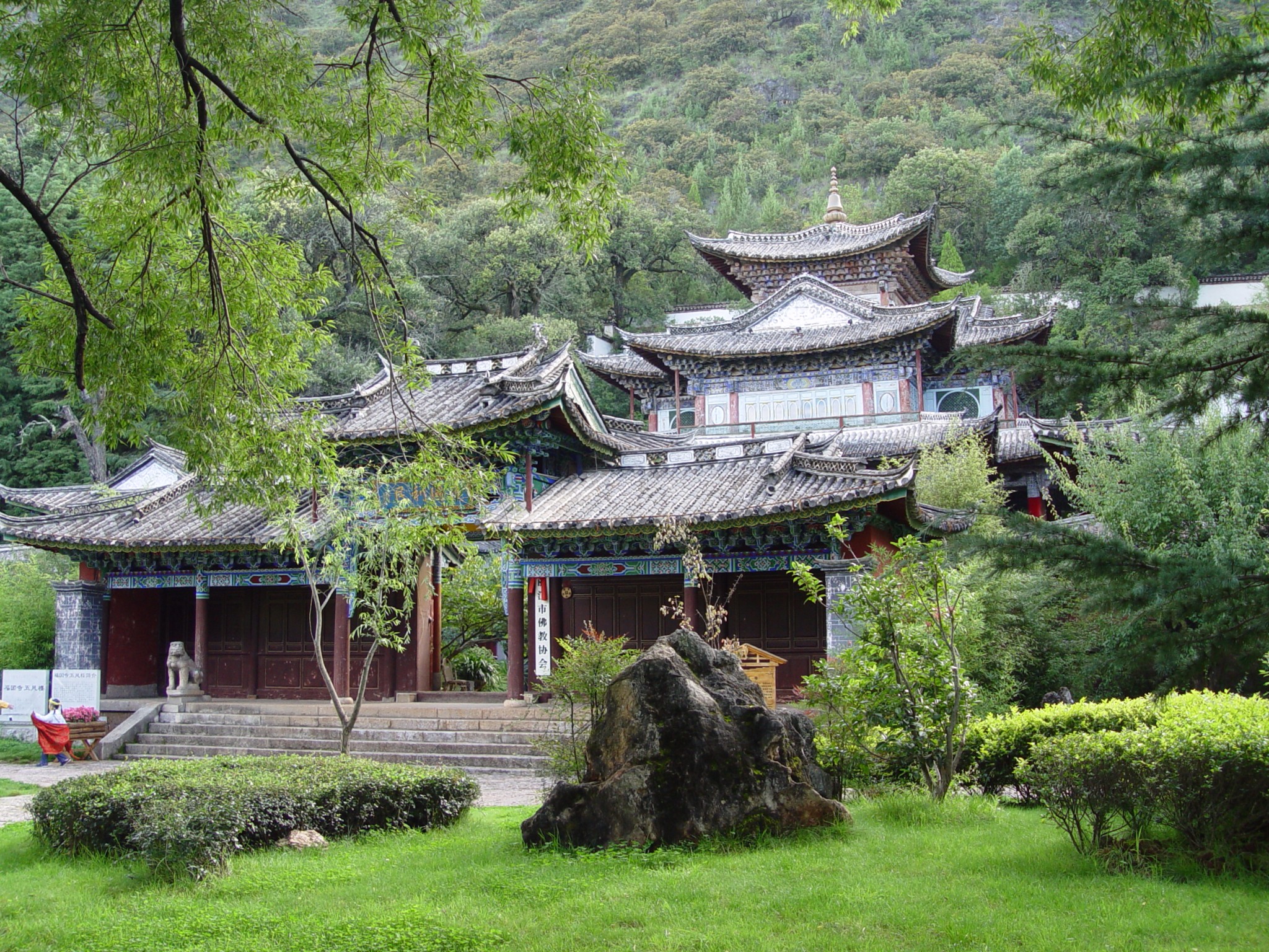 龙王庙,五孔石拱桥,远眺雪山,近观碧水,徐霞客游历地——丽江黑龙潭