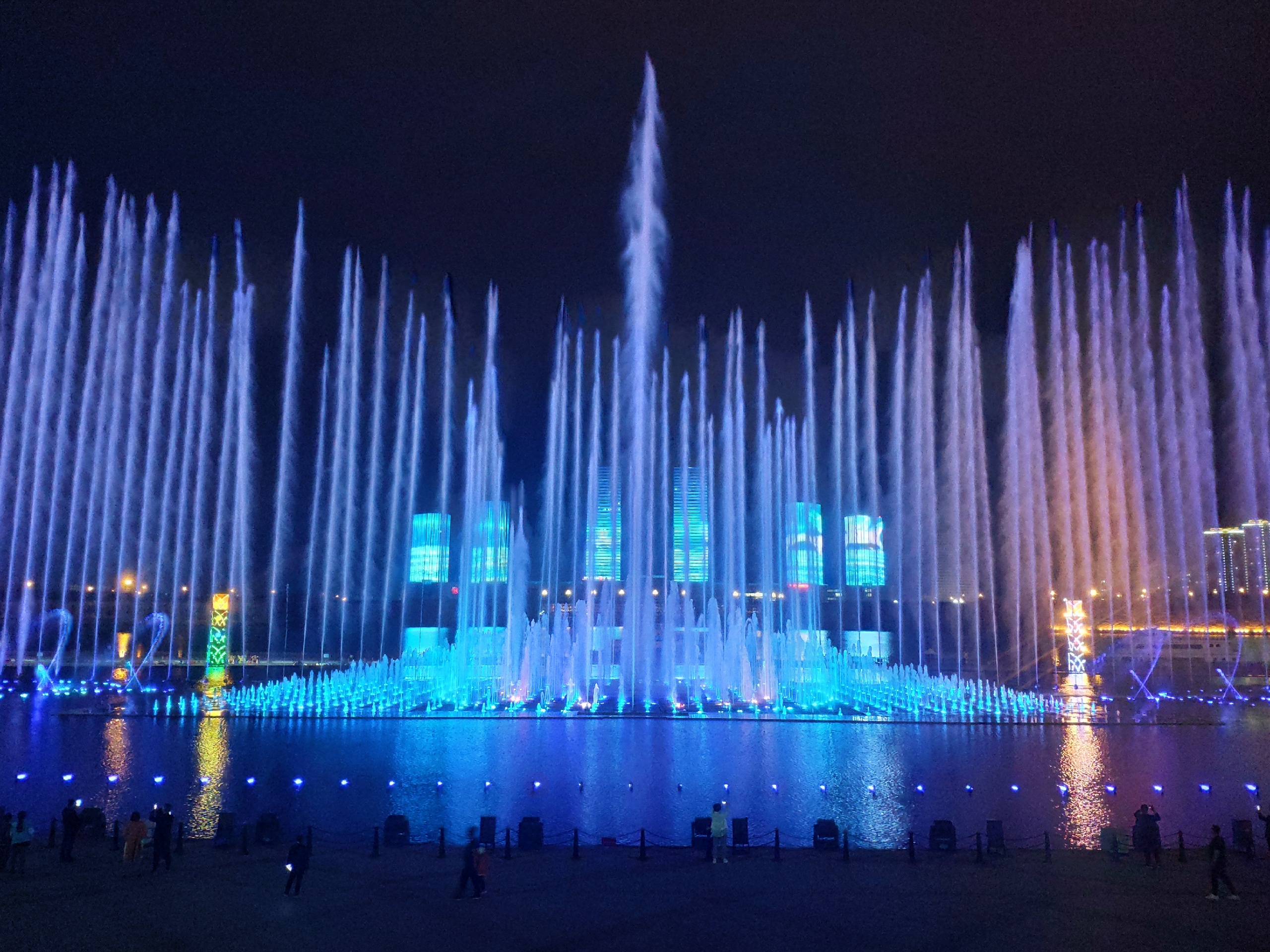 鄂尔多斯喷泉图片