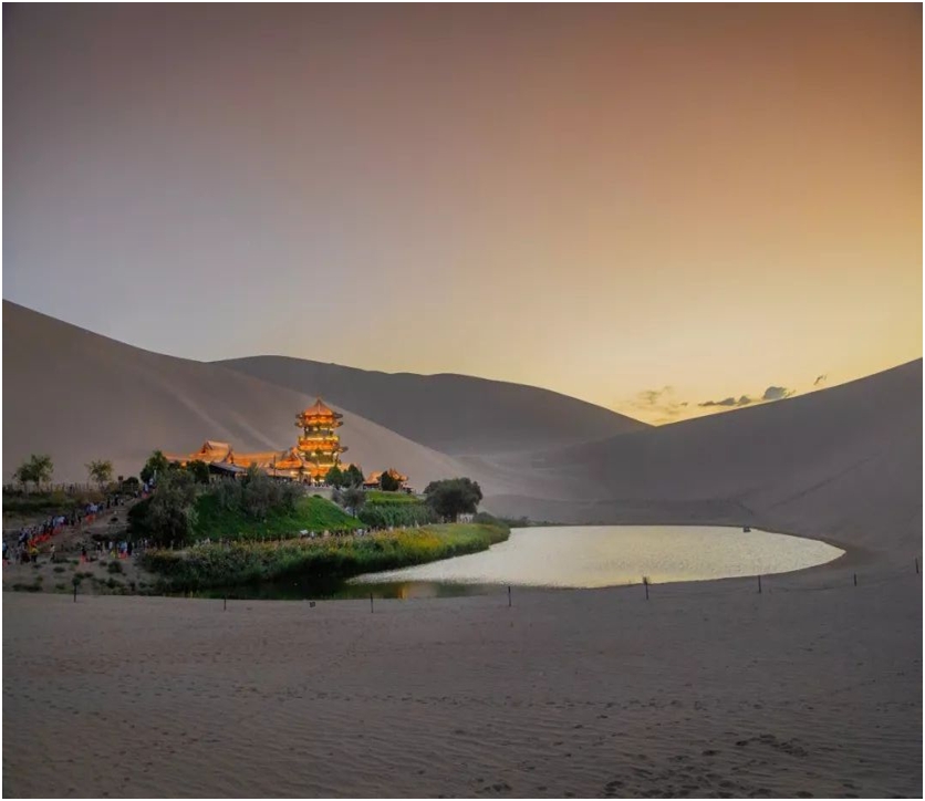 Dunhuang Crescent Moon Spring