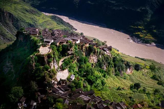 丽江宝山石头城游玩攻略坐落在悬崖上的天险之城
