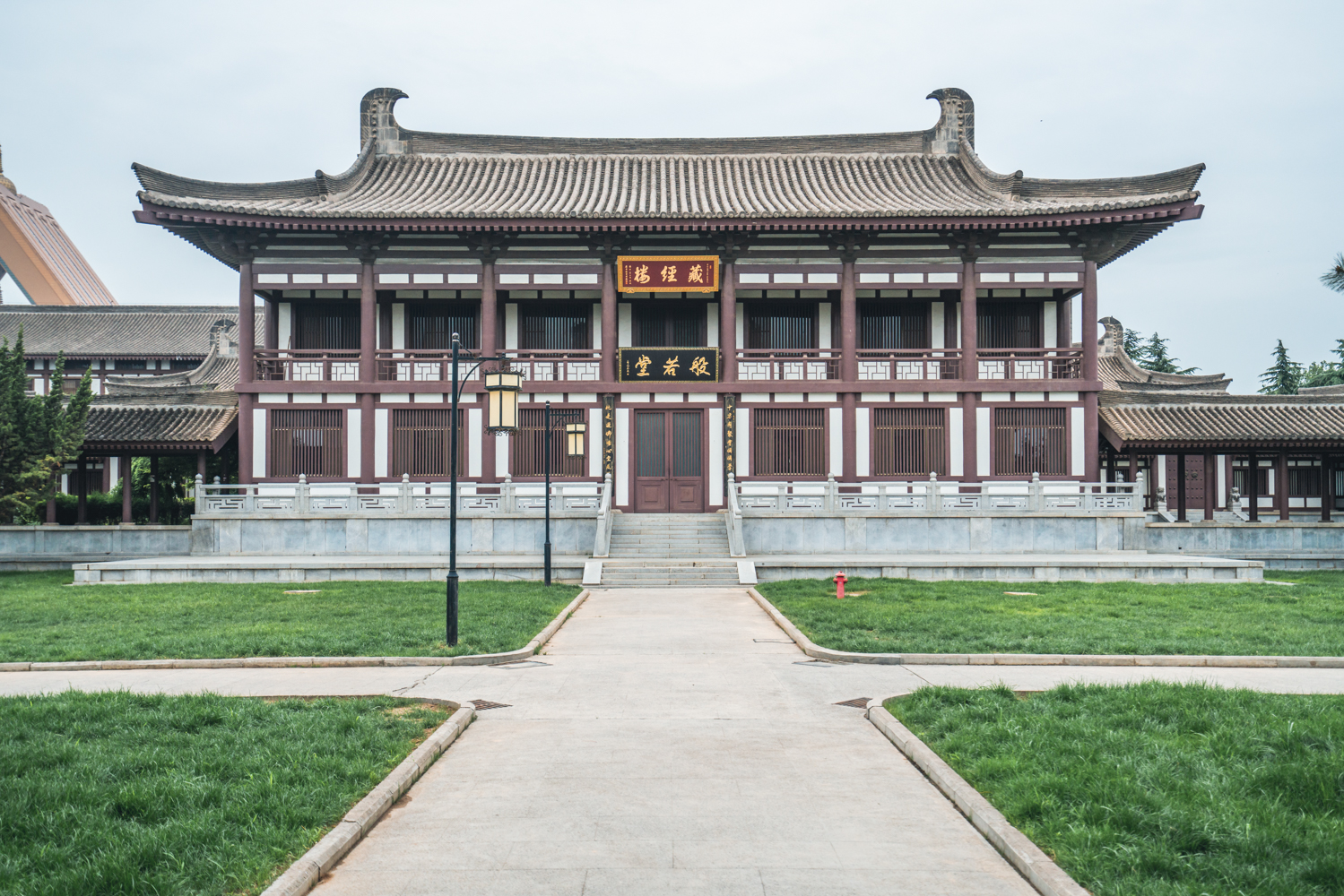 素有"关中塔庙始祖"之称,周魏以前称作"阿育王寺",隋文帝时改称"成实