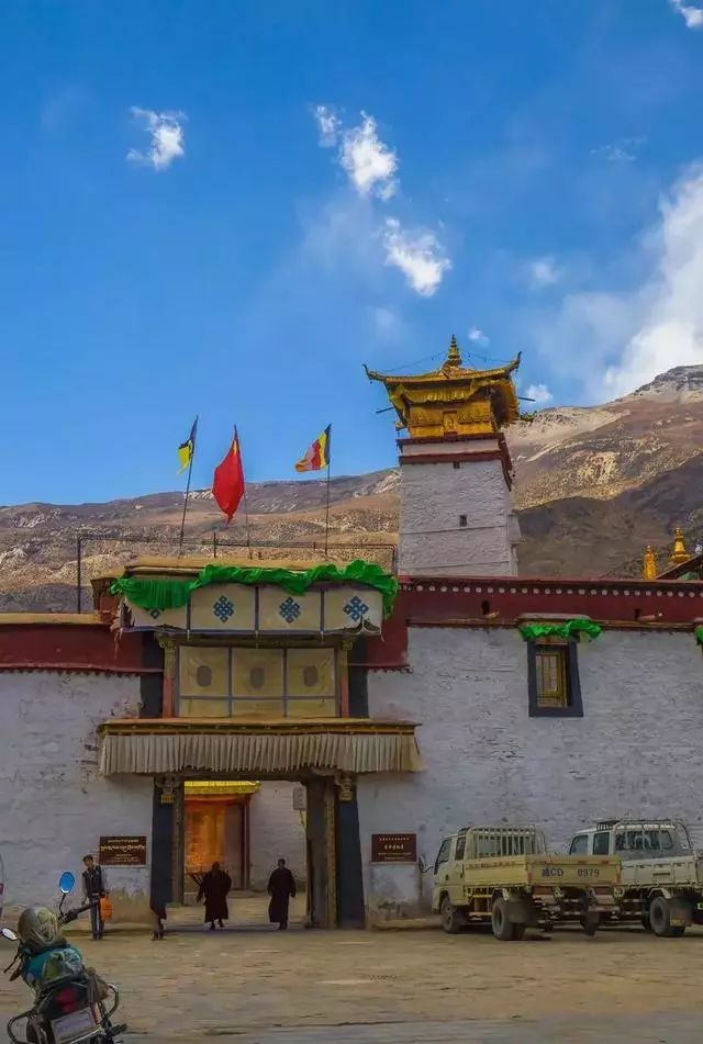 赛卡古托寺,又称桑喀古托寺,位于西藏山南洛扎县色乡境内.