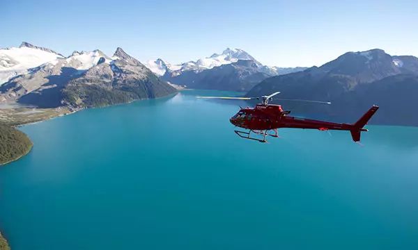 惠斯勒滑行中心,体验专为空有一腔热情的你打造的有舵雪车(bobsleigh)