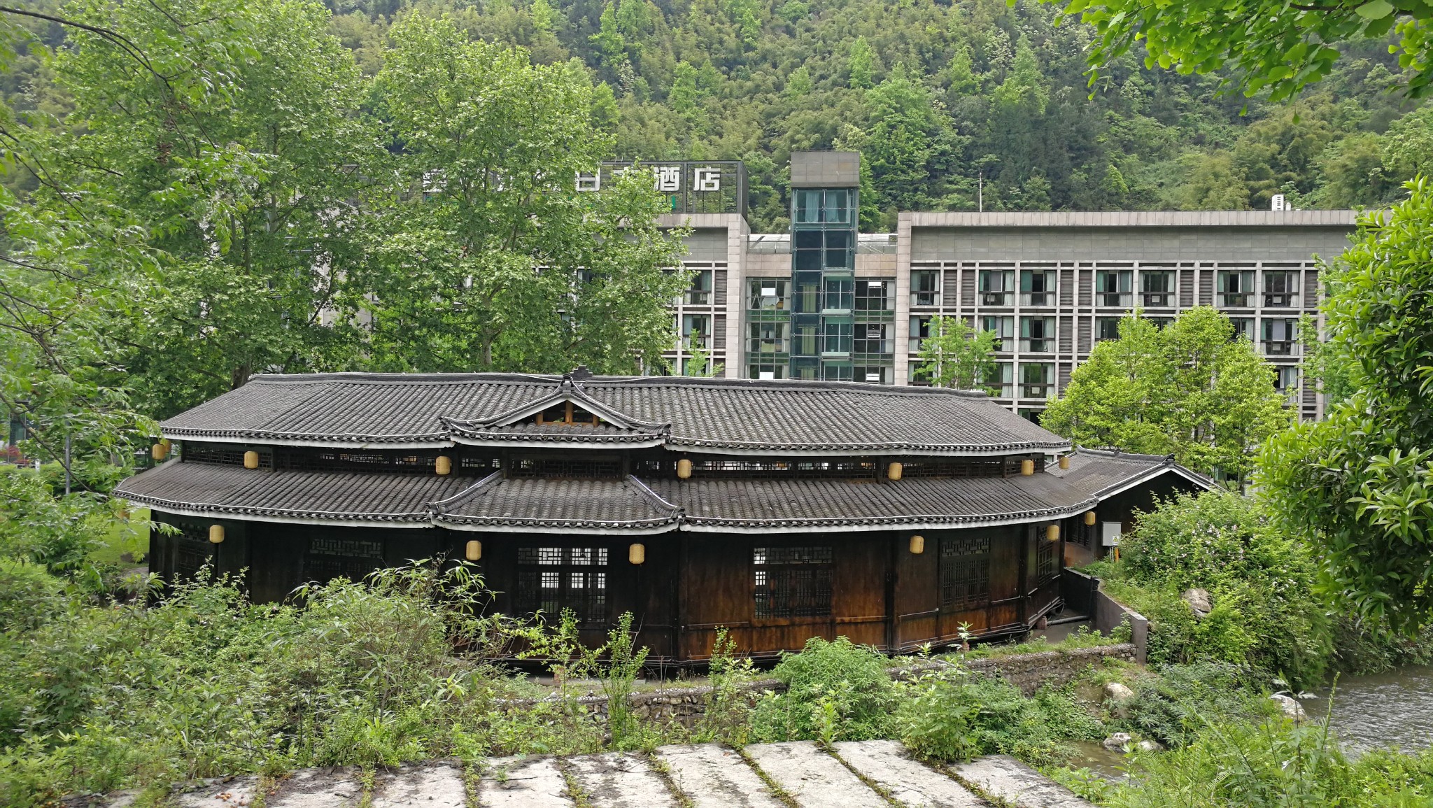 2019年两头老牛乐在自助行之五:重庆南川天星小镇,金佛山篇