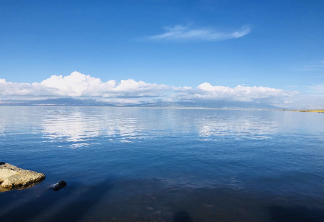 湖面蕩起一層層波浪,最美青海湖的那份清新唯美和平靜淡然,讓人留戀