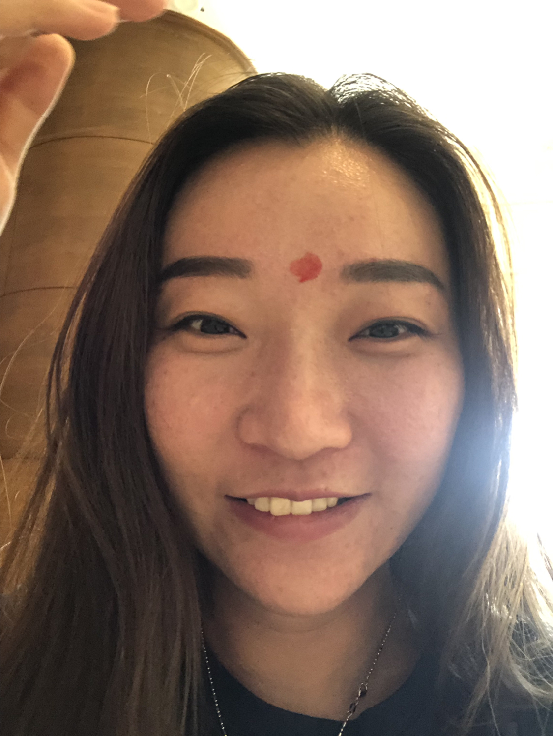 印度人的 眉心中间一点红 是什么意思 马蜂窝