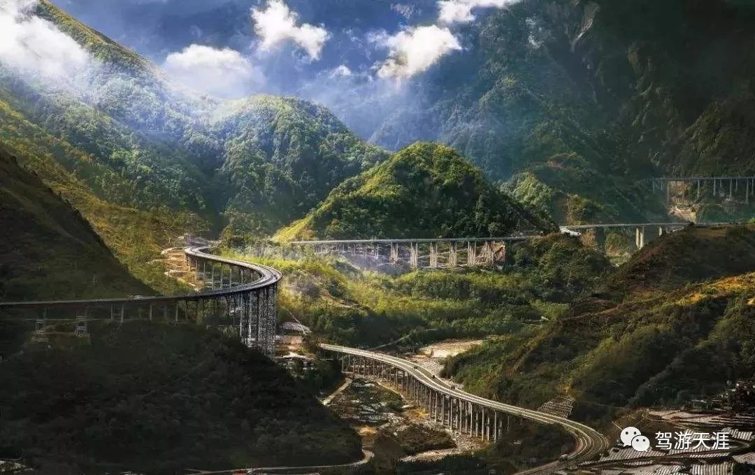 云端上的中国工程奇迹雅西高速,沿途美景