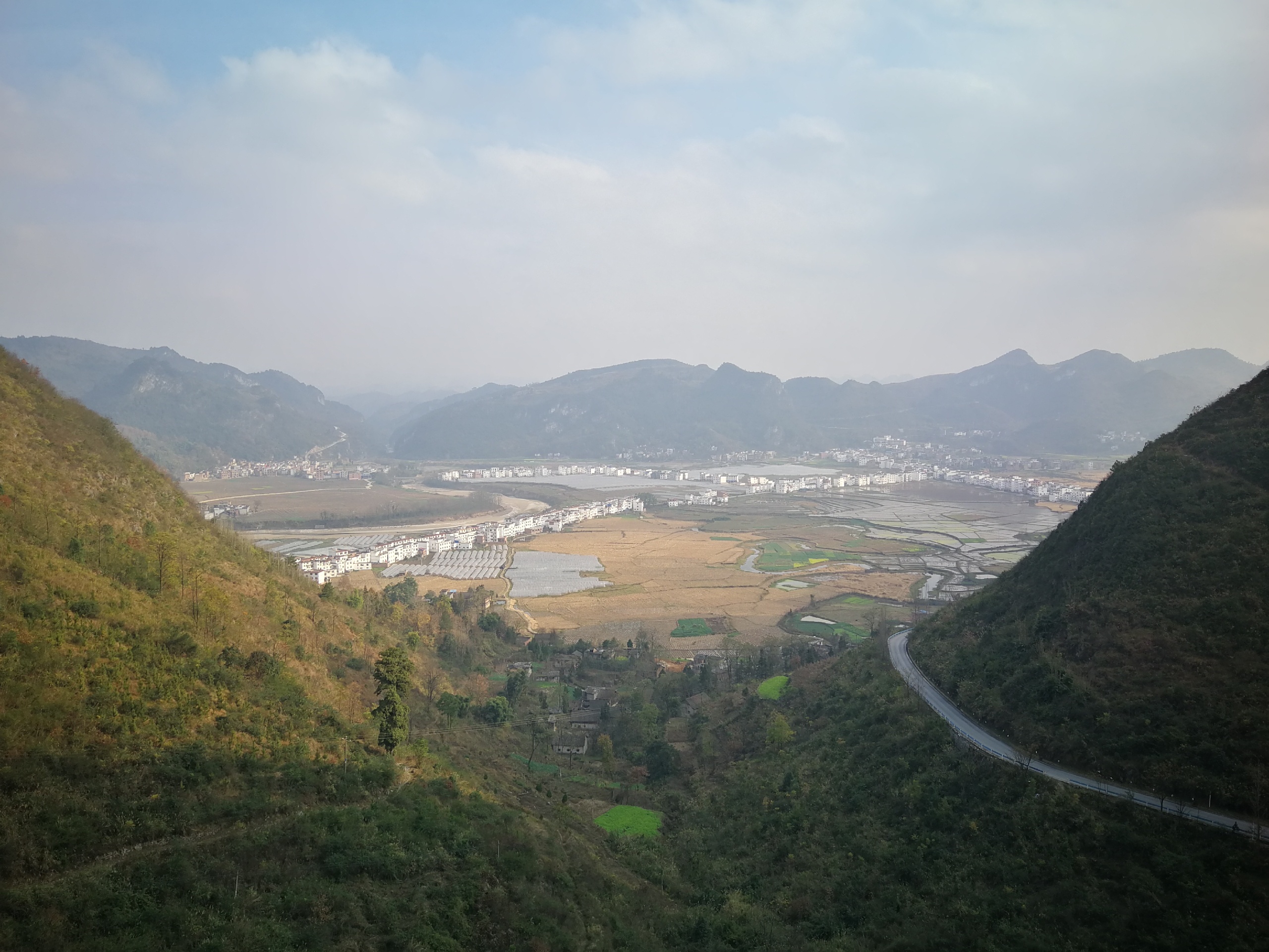 六洞村