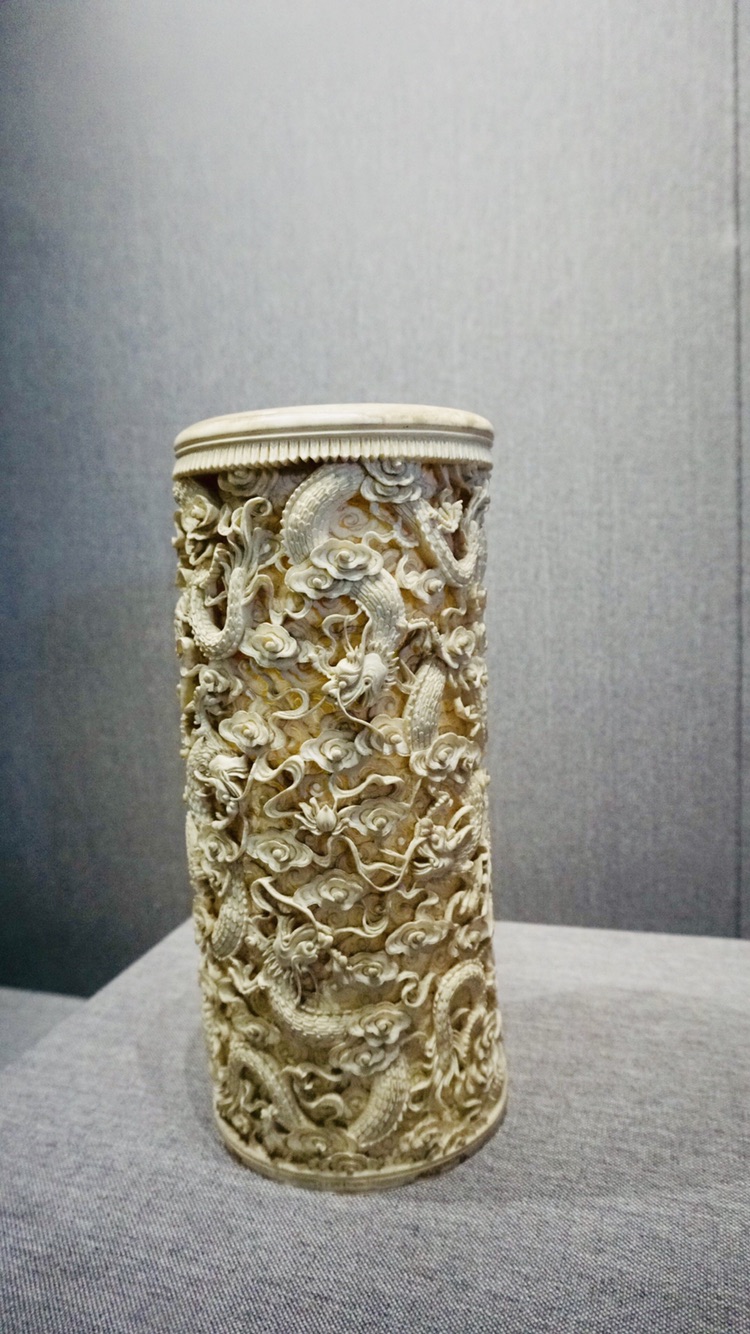 关于导游 day1到达北京,夜访"友谊宾馆 day2赏"颐和园"美景,鉴珍宝