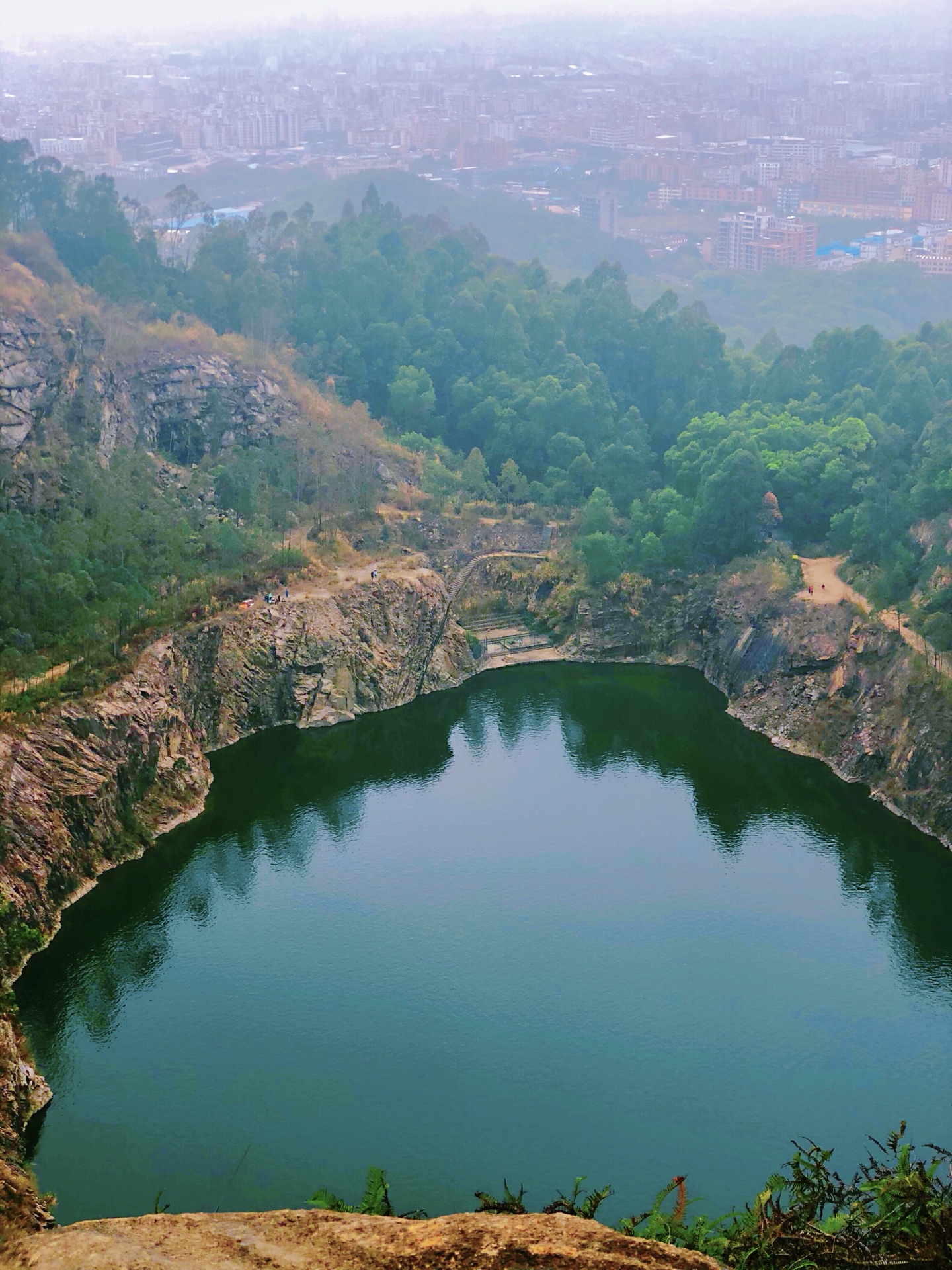 广州小众路线徒步六片山天池