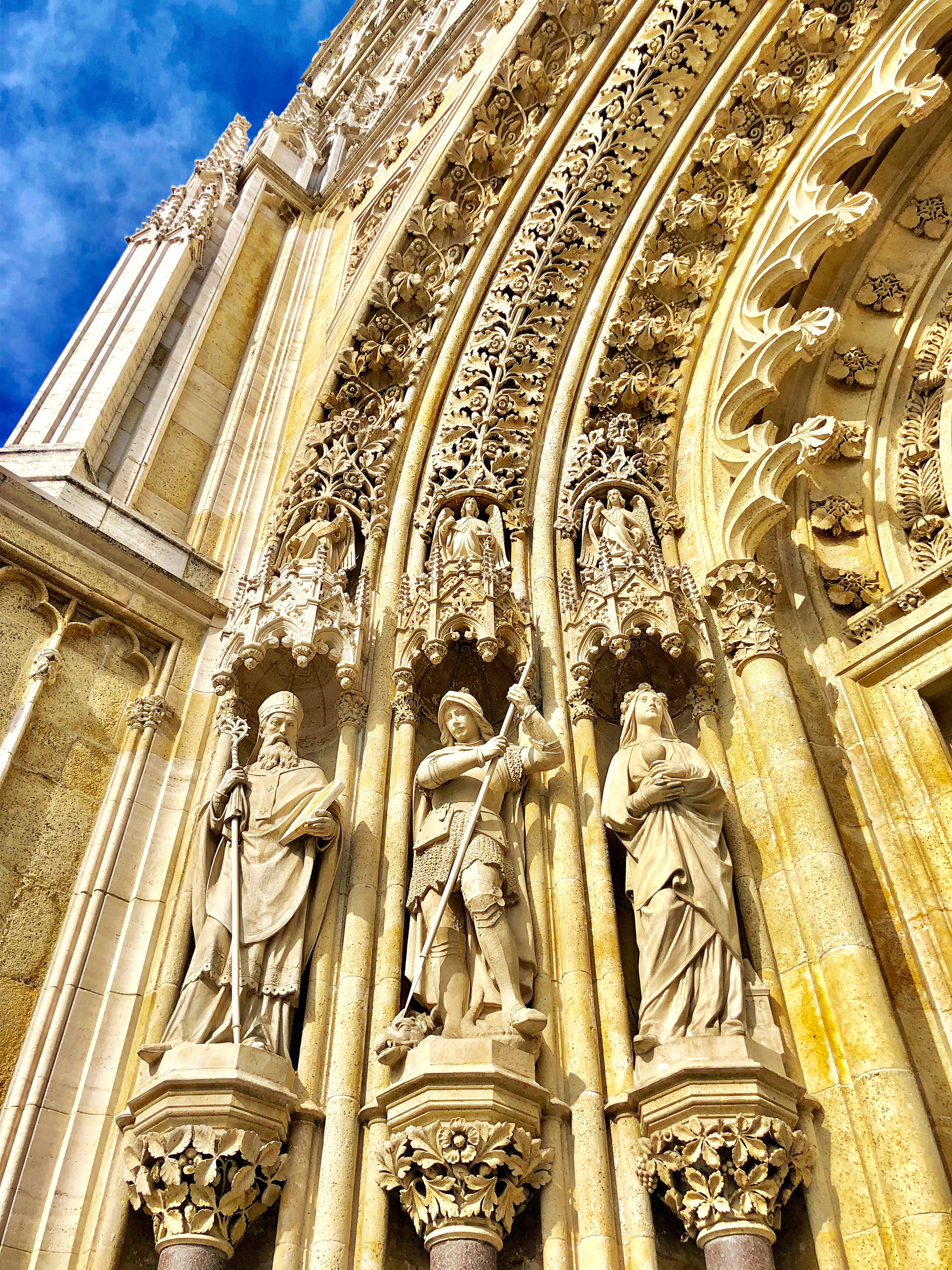 洗涤心灵的好地方!克罗地亚的萨格勒布圣母升天大教堂