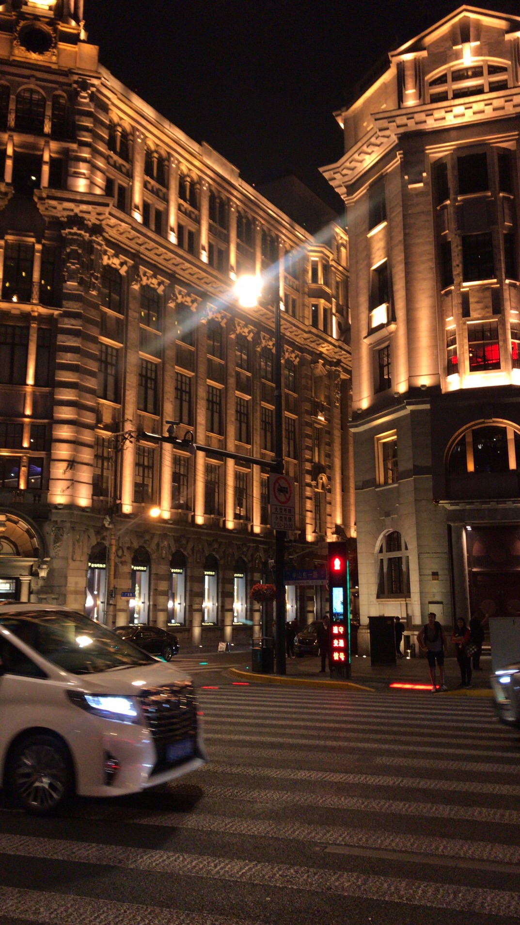 上海美食-星巴克(外滩SOHO店)