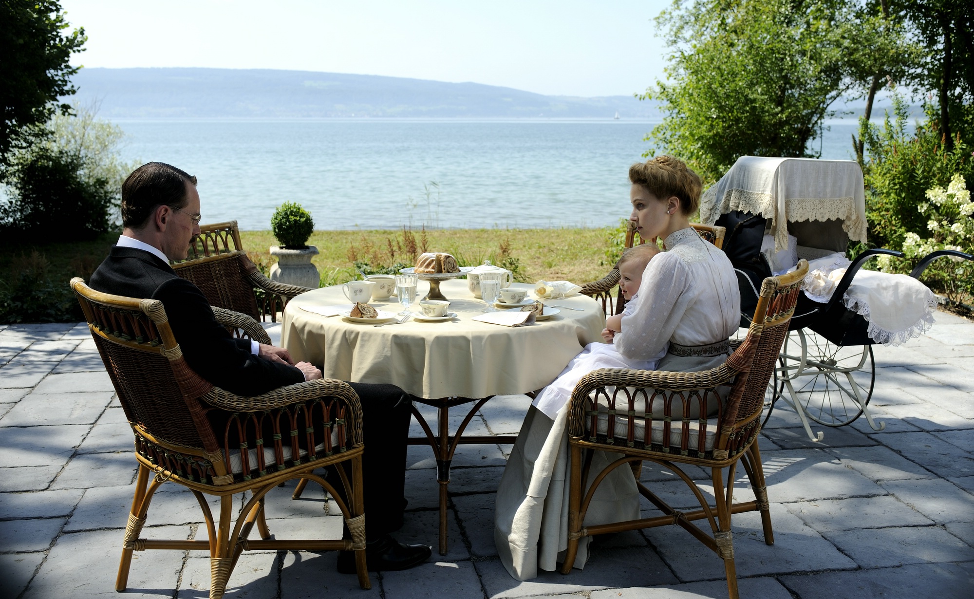 既然暂时不能出门,那就在电影里看遍苏黎世吧!